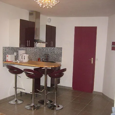 Apart Otel Karraz 4*